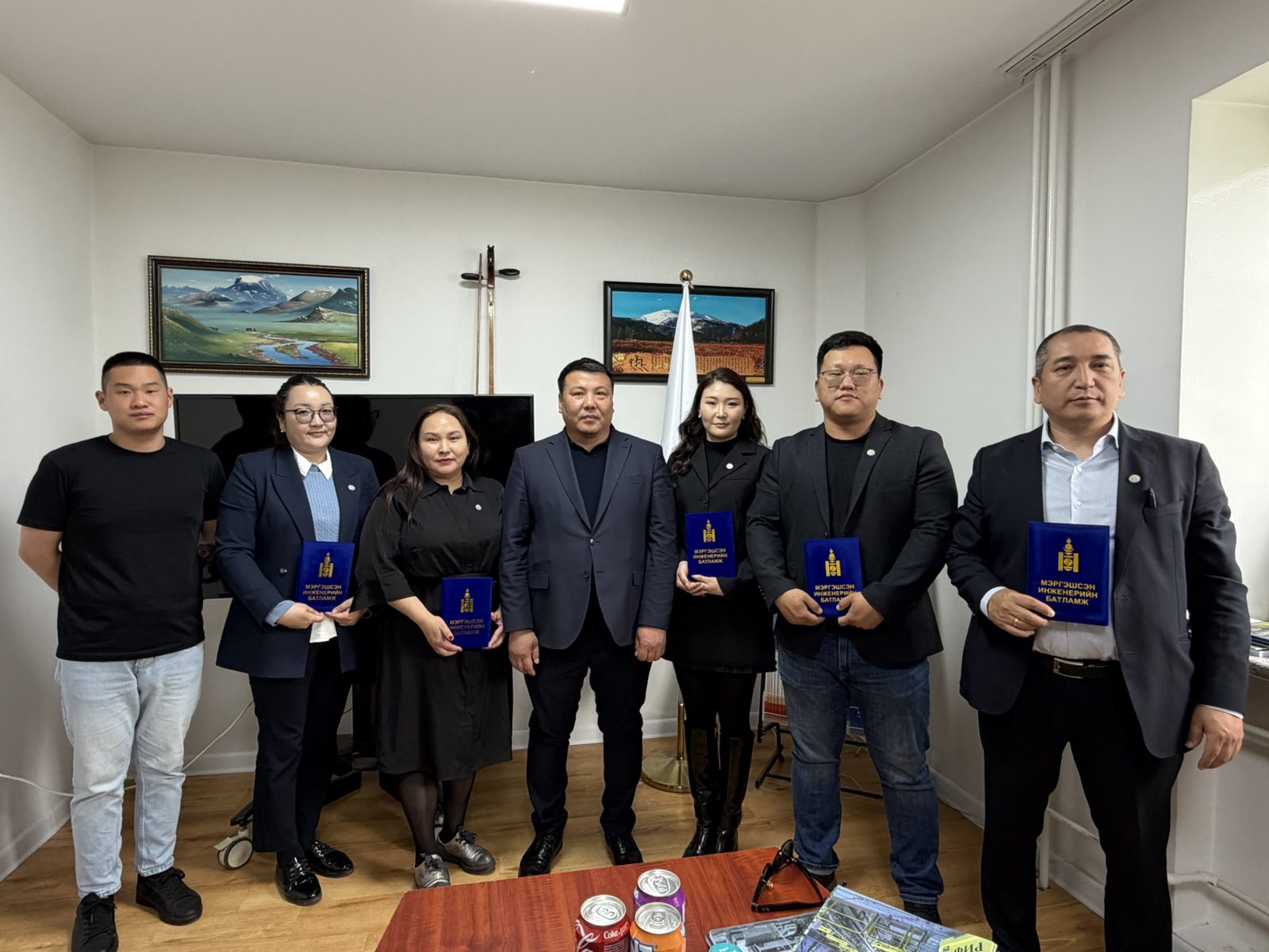 Монголын ашигт малтмал баяжуулагчдын холбооны баяжуулагч инженерүүд ээлжит “Мэргэшсэн инженер”-ийн батламжаа гардан авлаа